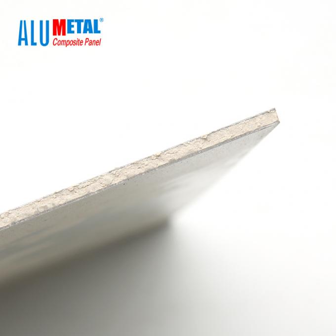revêtement externe de mur de panneau composé en aluminium ignifuge avec la représentation coûtée élevée