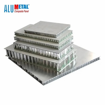 panneau &quot;sandwich&quot; en aluminium d'âme en nid d'abeilles de 15mm 25mm 10mm PVDF pour l'espace