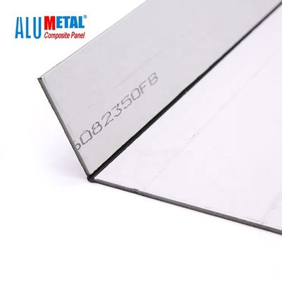 La feuille composée en aluminium de miroir du panneau ACP de Dibond 3mm PVDF a anodisé la surface pour la publicité