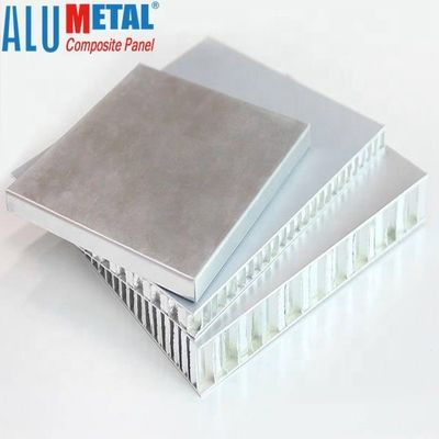 Panneaux composés en plastique en aluminium de nid d'abeilles de PVDF 4mm insonorisés 5052 1570mm