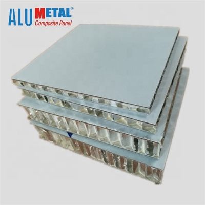 Feuille en aluminium 2200mm de panneau de nid d'abeilles du polypropylène A2 ignifuge 1.5mm