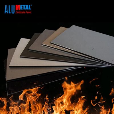 Le panneau composé en aluminium noir ignifuge 4x8 d'A2 Acm couvre le mur extérieur 6000mm
