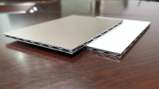 8mm ACP ont ridé les feuilles couvrantes ondulées en aluminium lambrisse le GV de lustre de 1500mm