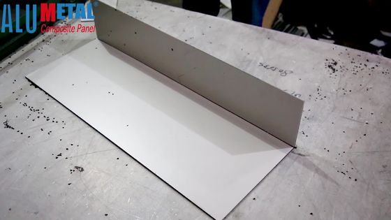 1250mm a anodisé le métal en aluminium décoratif B1 franc de panneaux de feuille