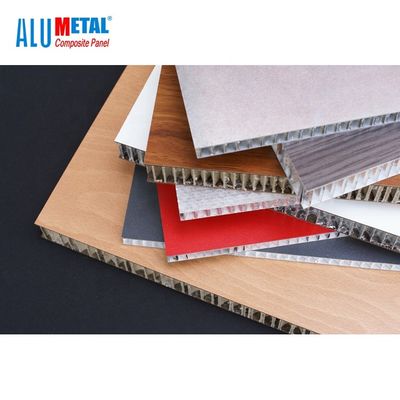 PVDF enduisant le panneau en plastique de revêtement de pierre de nid d'abeilles 200mm 1300mm